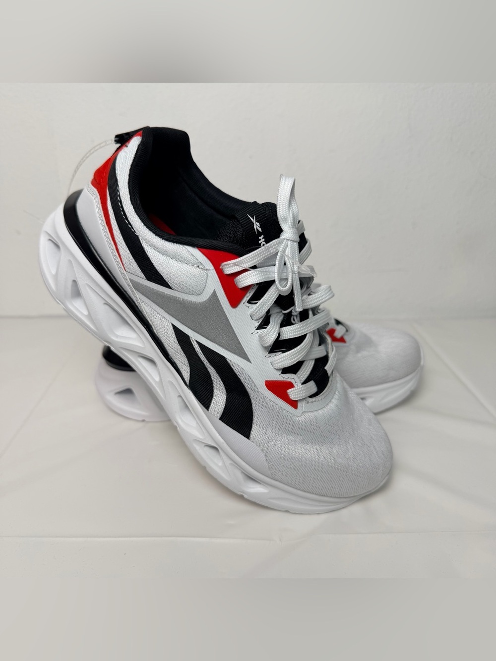 Reebok kids White Black Red Running Shoes size 4